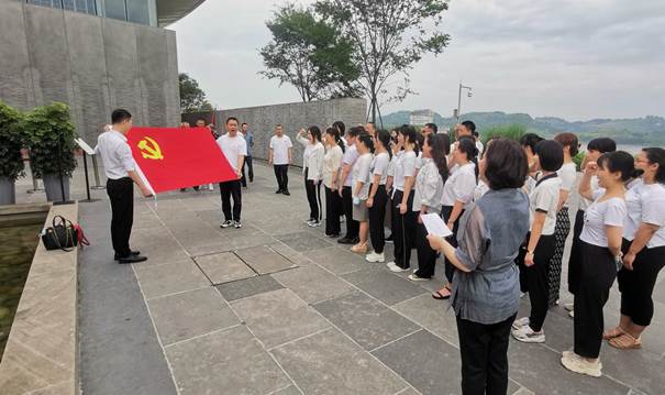 马克思主义学院党总支开展第二期“诵读红色经典、喜迎二十大”读书分享会暨“弘扬伟大建党精神，凝聚干事创业力量”主题党日活动