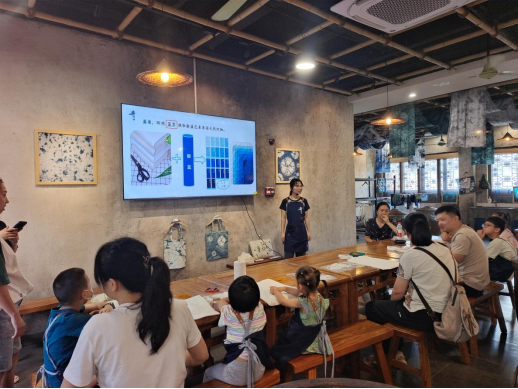 非遗扎染润童心 亲子巧手庆六一——建筑与环境学院工会开展教职工子女文化体验活动