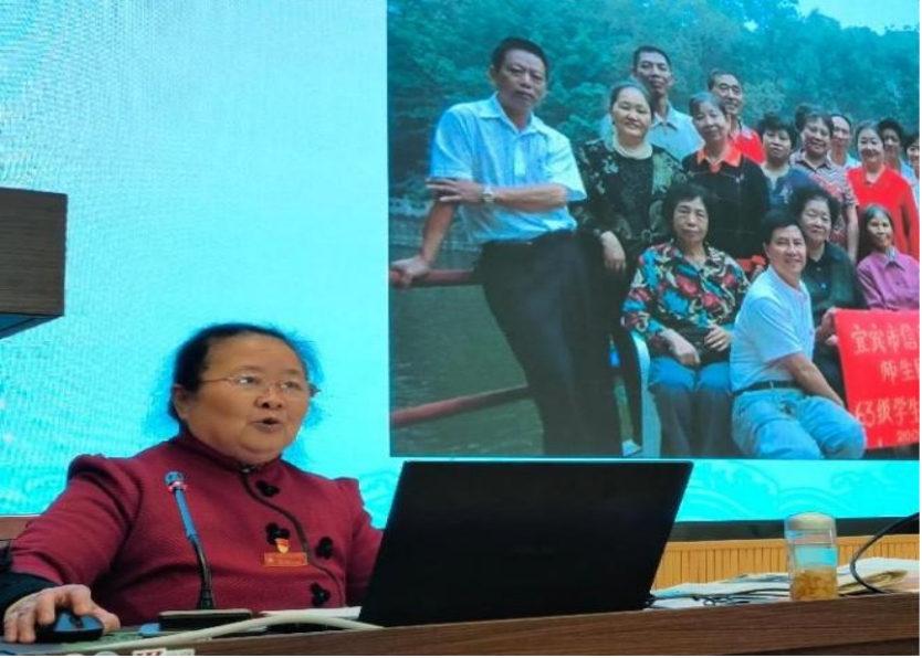 耕耘奉献 砥砺前行——退休优秀教师周忠莲副教授为师生作专题讲座