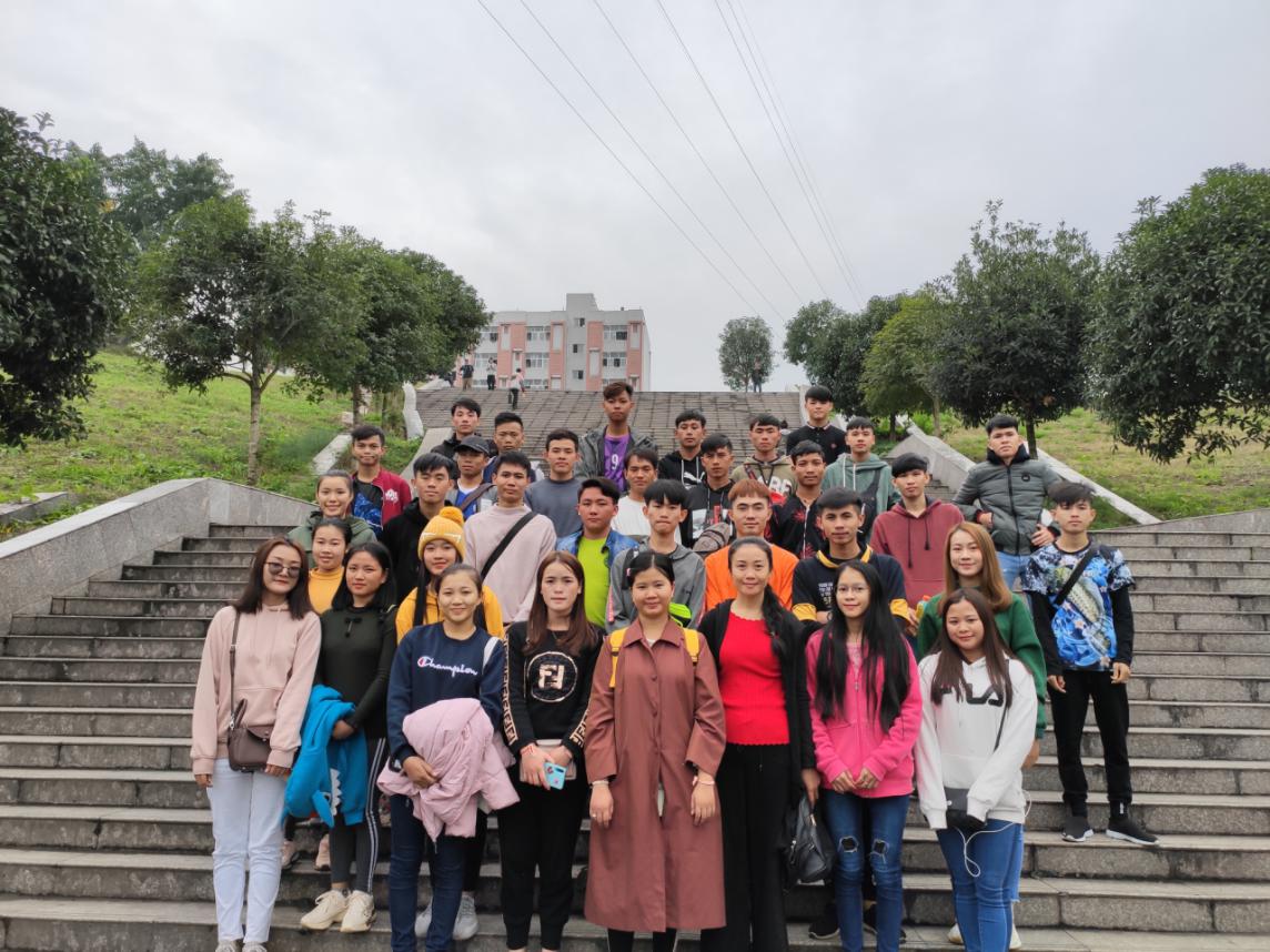 说明: 参观校园